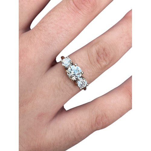 706 - A BEAUTIFUL 14CT 3 DIAMOND RING CENTRE DIAMOND 1.25CT TWO SIDE DIAMONDS 0.70CT (1.95CT TOTAL) EACH S... 