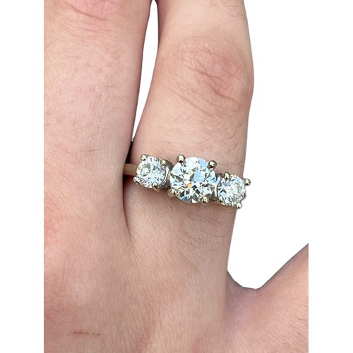 706 - A BEAUTIFUL 14CT 3 DIAMOND RING CENTRE DIAMOND 1.25CT TWO SIDE DIAMONDS 0.70CT (1.95CT TOTAL) EACH S... 