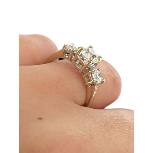 706 - A BEAUTIFUL 14CT 3 DIAMOND RING CENTRE DIAMOND 1.25CT TWO SIDE DIAMONDS 0.70CT (1.95CT TOTAL) EACH S... 