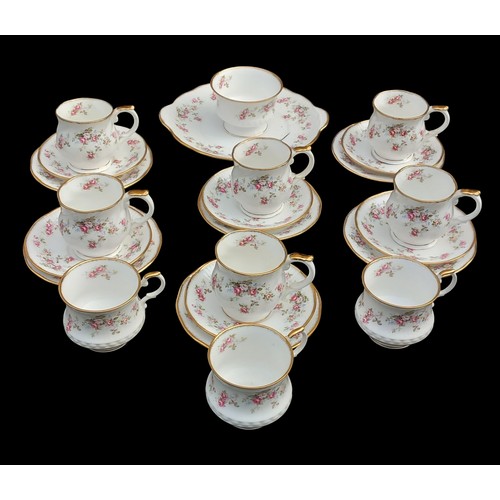 172 - A 23 PIECE QUEEN ANNE CHINA SERIVCE