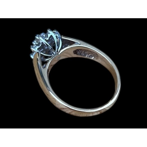 633 - A 14K DIAMOND RING 4.2G