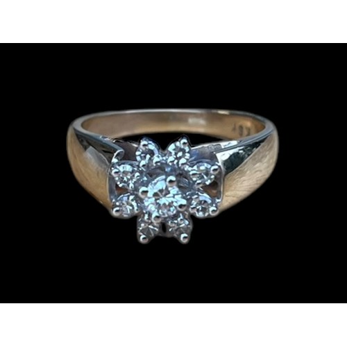 633 - A 14K DIAMOND RING 4.2G