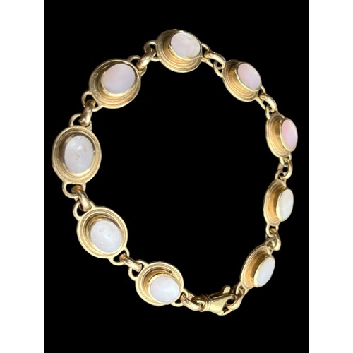 634 - 9CT GOLD & MOTHER OF PERAL BRACELET