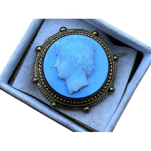 208 - YELLOW METAL BLUE CAMEO