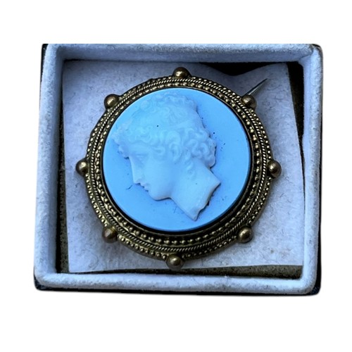 208 - YELLOW METAL BLUE CAMEO