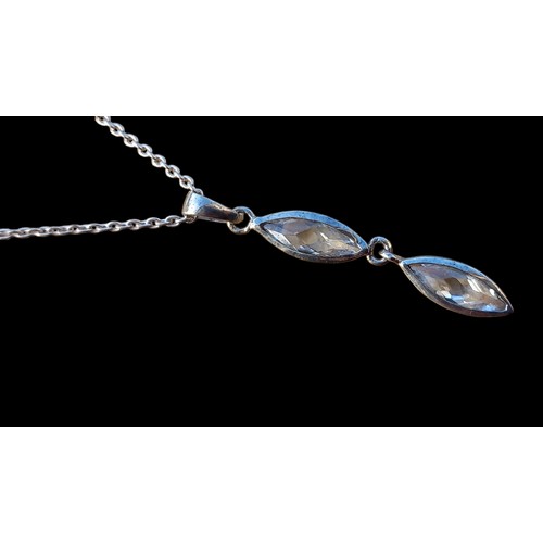 278 - A SILVER 2 DROP CRYSTAL PENDANT ON A SILVER CHAIN