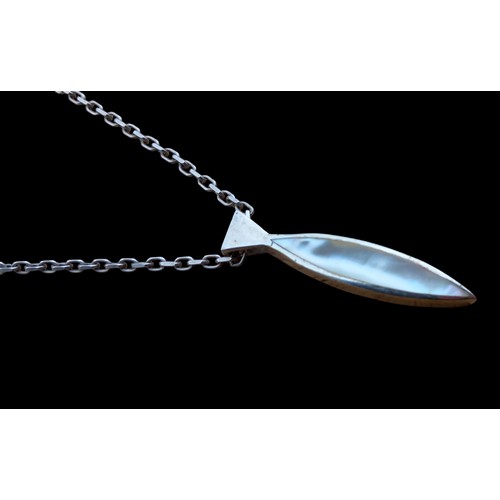 283 - A DESIGNER SILVER & MOTHER OF PEARL PENDANT ON A SILVER CHAIN