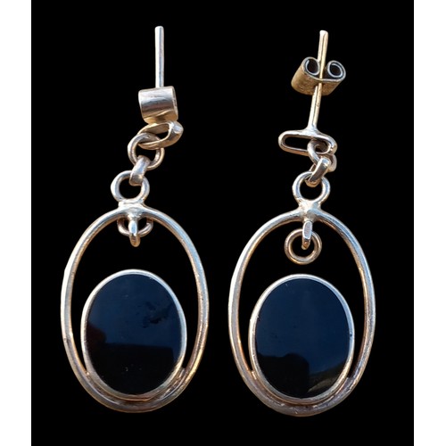 284 - A PAIR OF ORNATE DESIGNER REVERSABLE EARRINGS