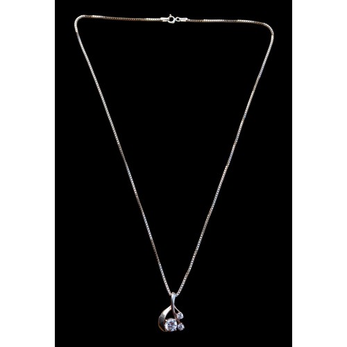 288 - A GEM SET SILVER PENDANT ON A BOX LINK CHAIN