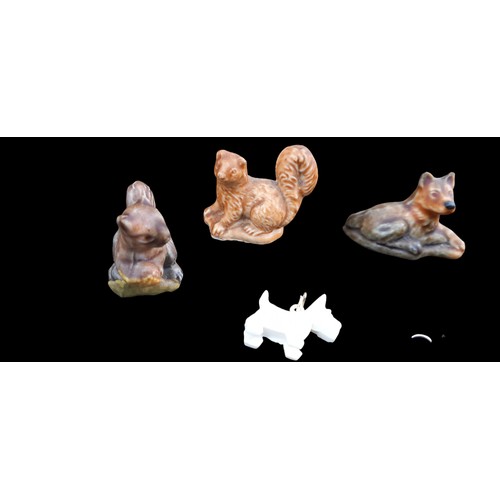 312 - A COLLECTION OF SMALL POTTERY ANIMALS TO INCLUDE WADE  WIMMSIES