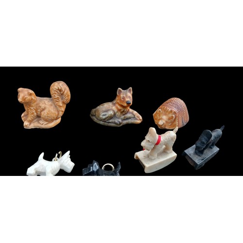 312 - A COLLECTION OF SMALL POTTERY ANIMALS TO INCLUDE WADE  WIMMSIES