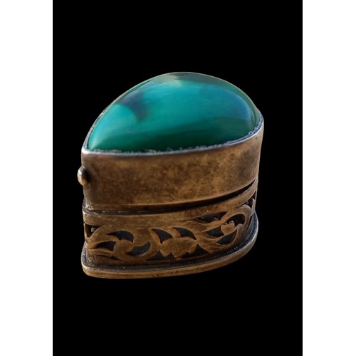 601 - A SILVER PILL BOX WITH A NATURAL STONE