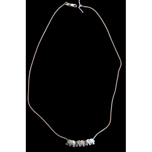 604 - A 9CT GOLD NECKLACE SET WITH 3 ELEPHANTS TO THE CENTRE ON TUBE STYLE DIAMOND CUT CUT 16.5