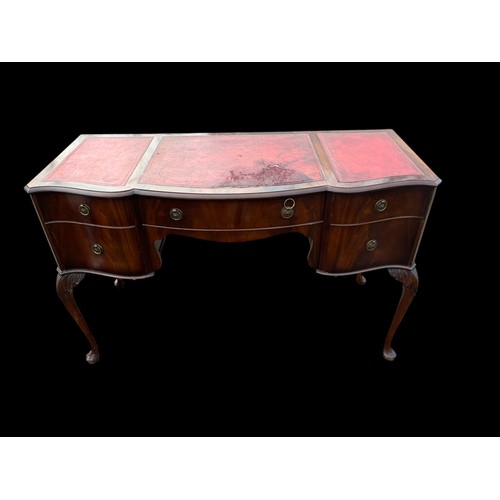 425 - A RED LEATHER KNEEHOLE DESK