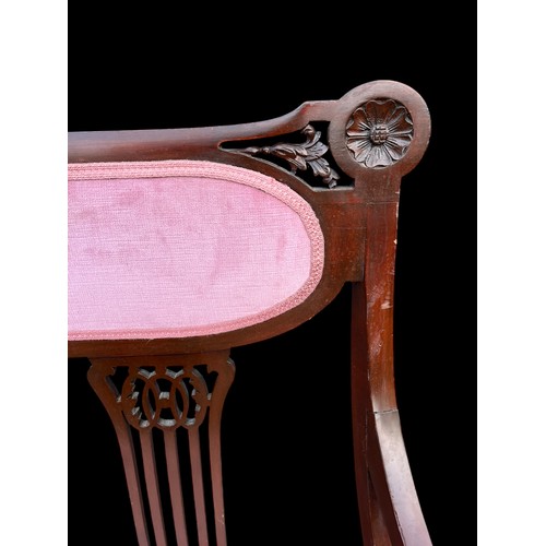 440 - A VICTORIAN MAHOGANY PARLOUR 2 SEATTER