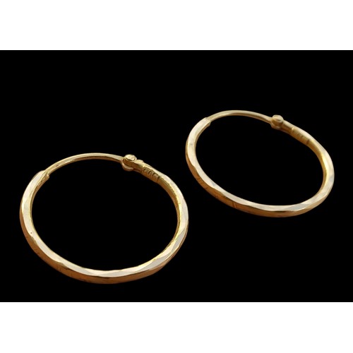 646 - A PAIR HOOP EARRINGS 3CM DIA DIAMOND CUT HOOP EARRINGS MADE IN 22CT FFOLD WEIGHS 2.80G