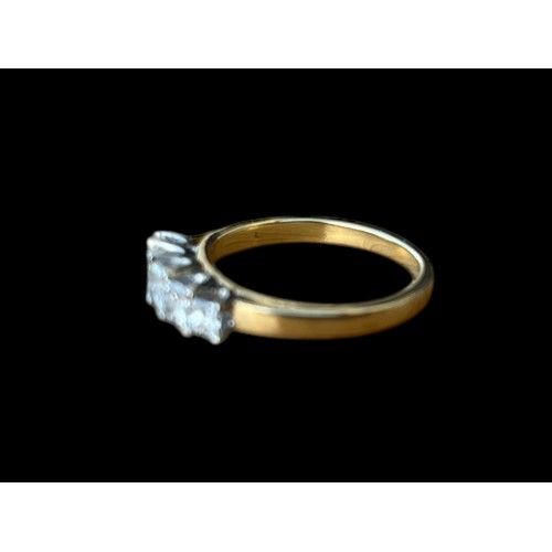 647 - A YELLOW GOLD RING SET WITH 5 PRINCESS CUT DIAMONDS APPROX 1.25CT TOTAL IN WHITE MOUNTD