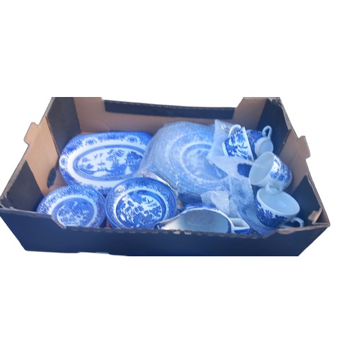 449 - A BOX OF MIXED BLUE & WHITE WARES WILLOW TREE PATTERNED