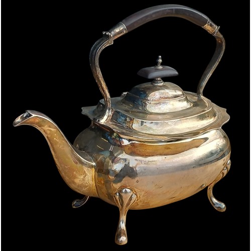 648 - A BEAUTIFULLY CRAFTED LONDON SILVER TEAPOT WEIGHS A HEAVY 795G