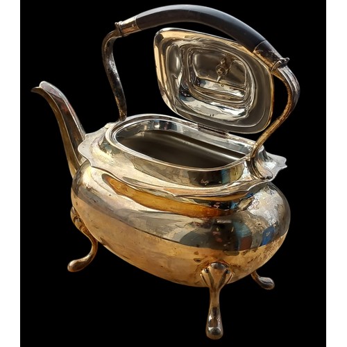 648 - A BEAUTIFULLY CRAFTED LONDON SILVER TEAPOT WEIGHS A HEAVY 795G