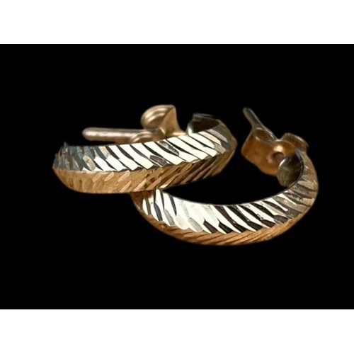 652 - A PAIR OF 9ct GOLD HOOP EARRINGS