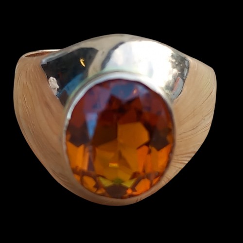 659 - A HEAVY  18CT GOLD CHUNKY  RING SET WITH A CITRINE  WEIGHS 11.63G SIZE S