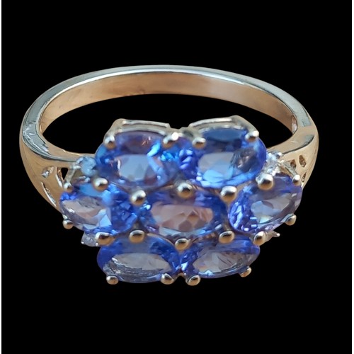 661 - A GOLD RING SET WITH 7 OVAL TANZANITE STONES IN CLAW SETTING WEIGH 4.27G SIZE T