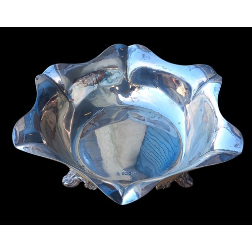 670 - A STUNNING FRILLED EDGED SHEFFIELD SILVER BOWL ON AN ORNATE FOOT WEIGHS 435G