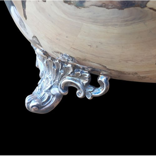 670 - A STUNNING FRILLED EDGED SHEFFIELD SILVER BOWL ON AN ORNATE FOOT WEIGHS 435G