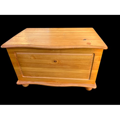 479 - A PINE BLANKET BOX