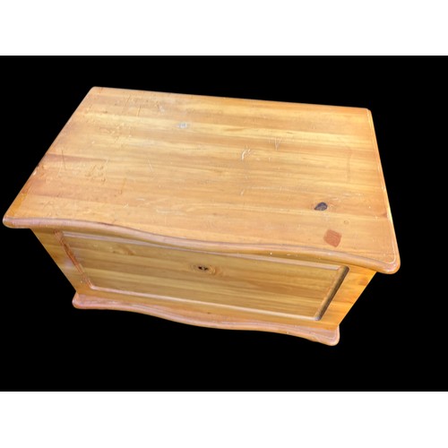 479 - A PINE BLANKET BOX