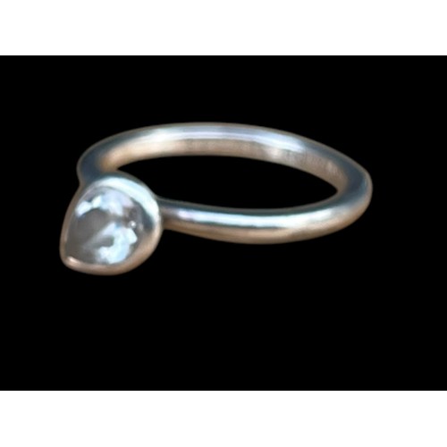 498 - A QUALITY PEAR SHAPED SOLITAIRE RING