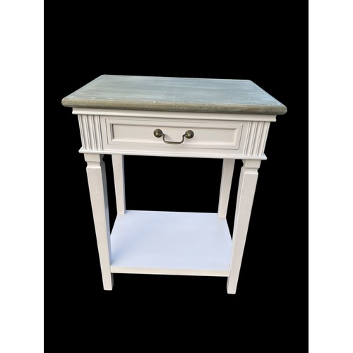 723 - A NEW GREY AND WASHED SINGLE DRAWER SIDE/LAMP TABLE