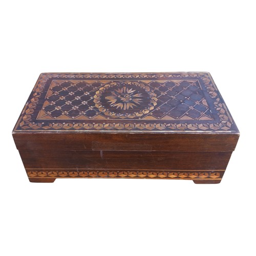 724 - A DECORATIVE INLAID BOX