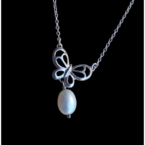 526 - A SILVER BUTTERFLY AND PEARL PENDANT ON SILVER CHAIN