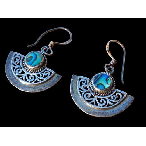 539 - A PAIR OF BEAUTIFULLY DESINGED EARRINGS SET WITH ABOLONE