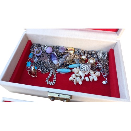 93 - VINTAGE BOX OF VINTAGE JEWELLERY