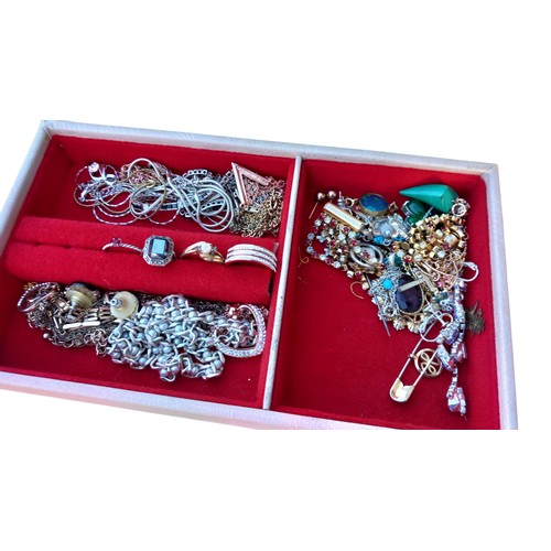 93 - VINTAGE BOX OF VINTAGE JEWELLERY