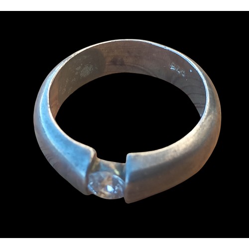 188 - CHUNKY SILVER SOLIATIRE RING