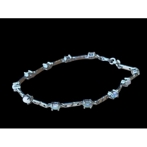 202 - A 925 SILVER LINE BRACELET