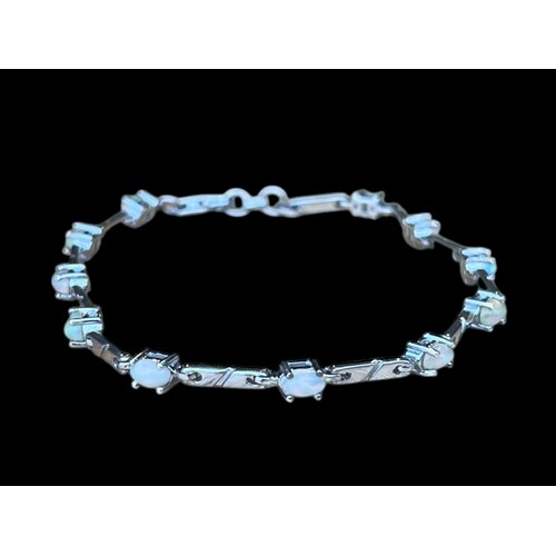 202 - A 925 SILVER LINE BRACELET