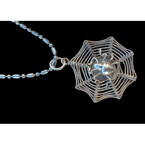 203 - A SILVER SPIDER IN SPIDER WEB PENDANT ON A FANCY LINK SILVER CHAIN