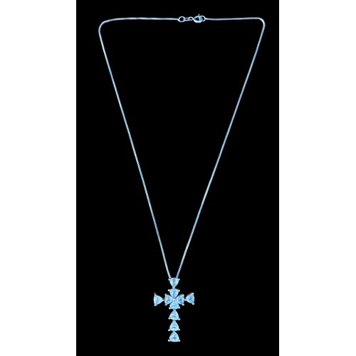 271 - A LARGE GOOD QAULITY SILVER GEMN SET CROSS ON A SILVER CHAIN