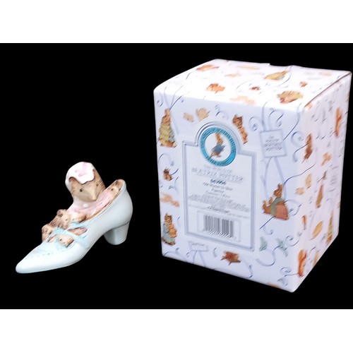 218 - A BOXED ROYAL ALBERT FIGURE THE OLD WOMAN WHO LIVED IN A SHOE (WITH CERTIFICATE)