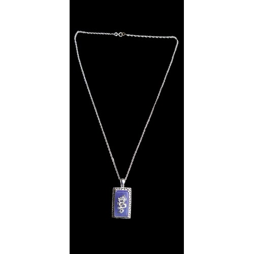 277 - A SILVER PURPLE JADE PENDANT ON A SILVER CHAIN