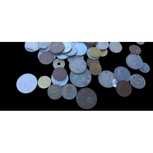 363 - A MIXED LOT OF COLLECTABLE COINS