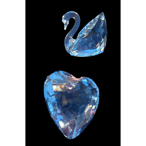 399 - 2 PIECES OF BOXED SWAROVSKI CRYSTAL- TO INCDLUDE A CLEAR HEART