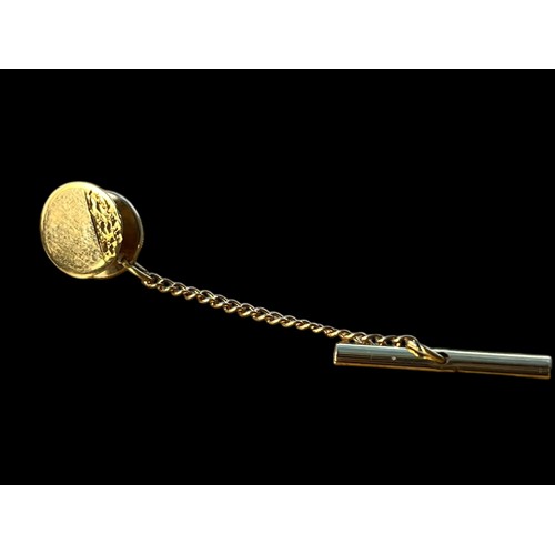 426 - A 9ct GOLD TIE PIN