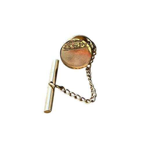 426 - A 9ct GOLD TIE PIN