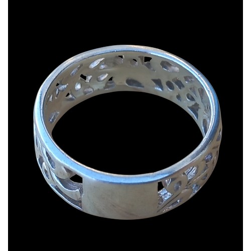 377 - A SILVER OPENWORK RING